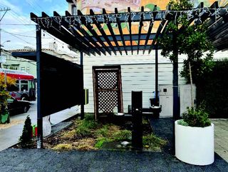 Proyecto de Baños de la Plaza del Pueblo del Valle de Noe