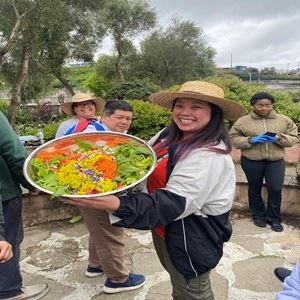 Món salad cầu vồng làm từ rau của nông trại