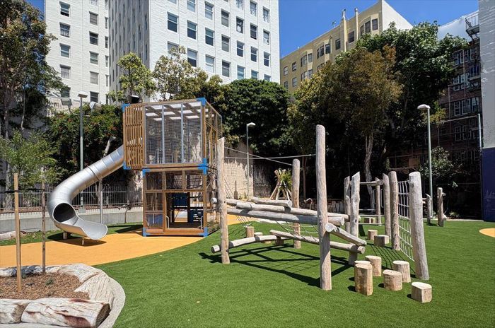 Área de juegos infantiles del Centro Recreativo Tenderloin (1)_r